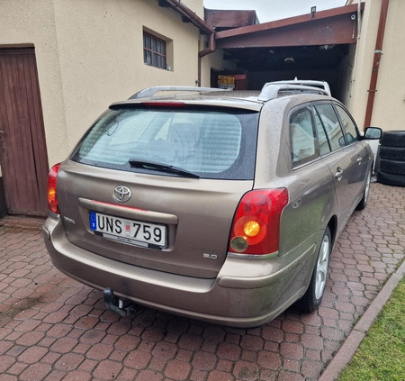 Toyota Avensis cena 7900 przebieg: 330000, rok produkcji 2003 z Radom małe 56